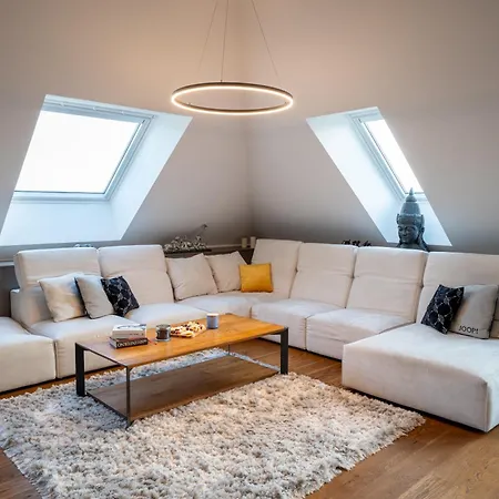 Luxury Rooftop With Fantastic Views *